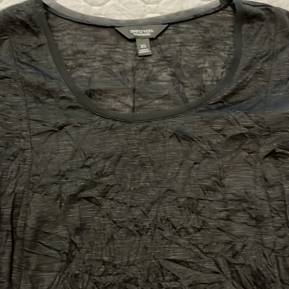 Black Vera Wang woman’s black shirt - Picture 2 of 3